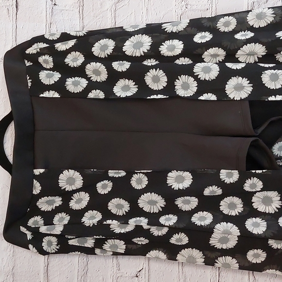 Hot Topic Pushing up the Daisies Split Front Sheer Maxi Skirt NWT 3X - Picture 4 of 8